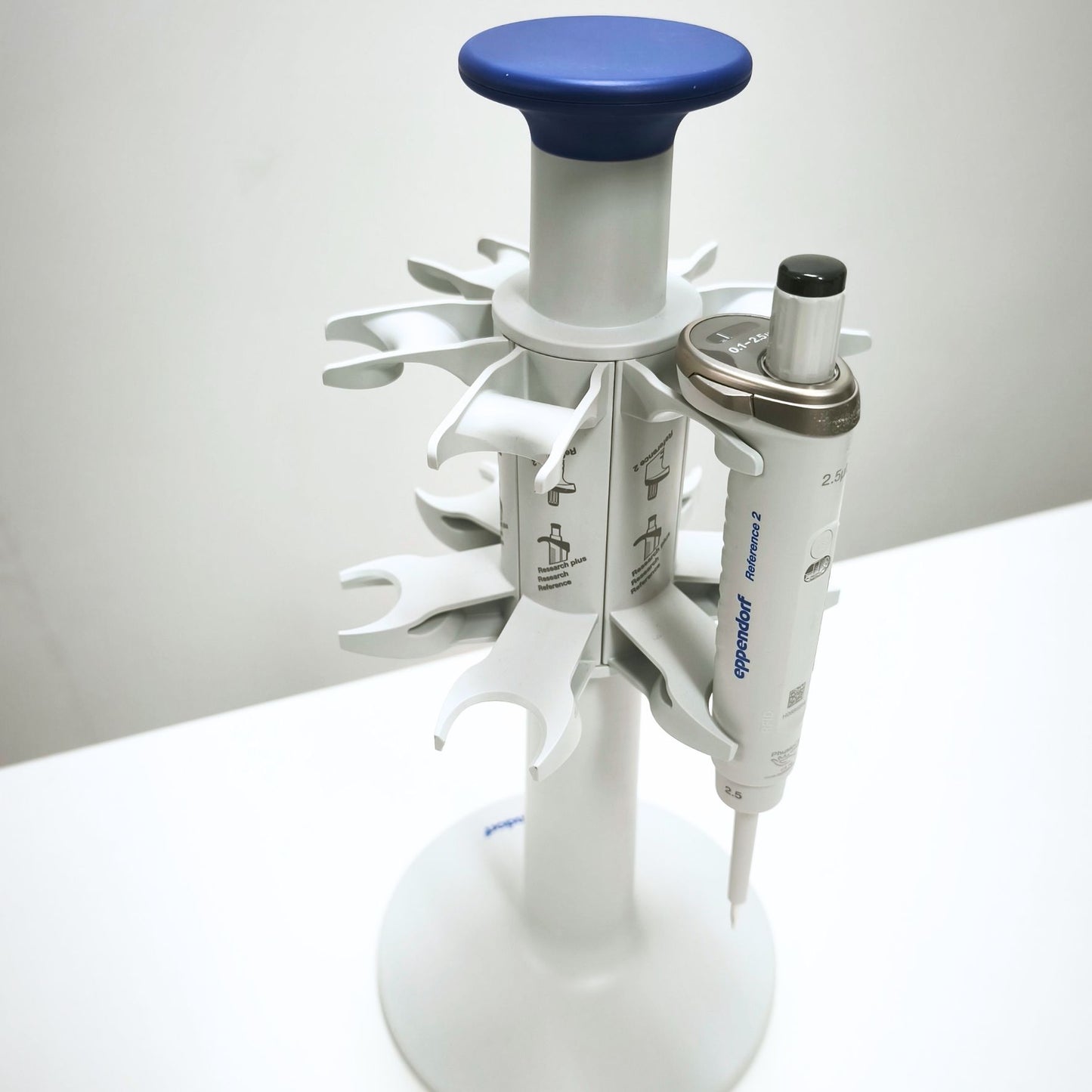 Eppendorf Reference® 2 Single channel 2.5 µL pipette