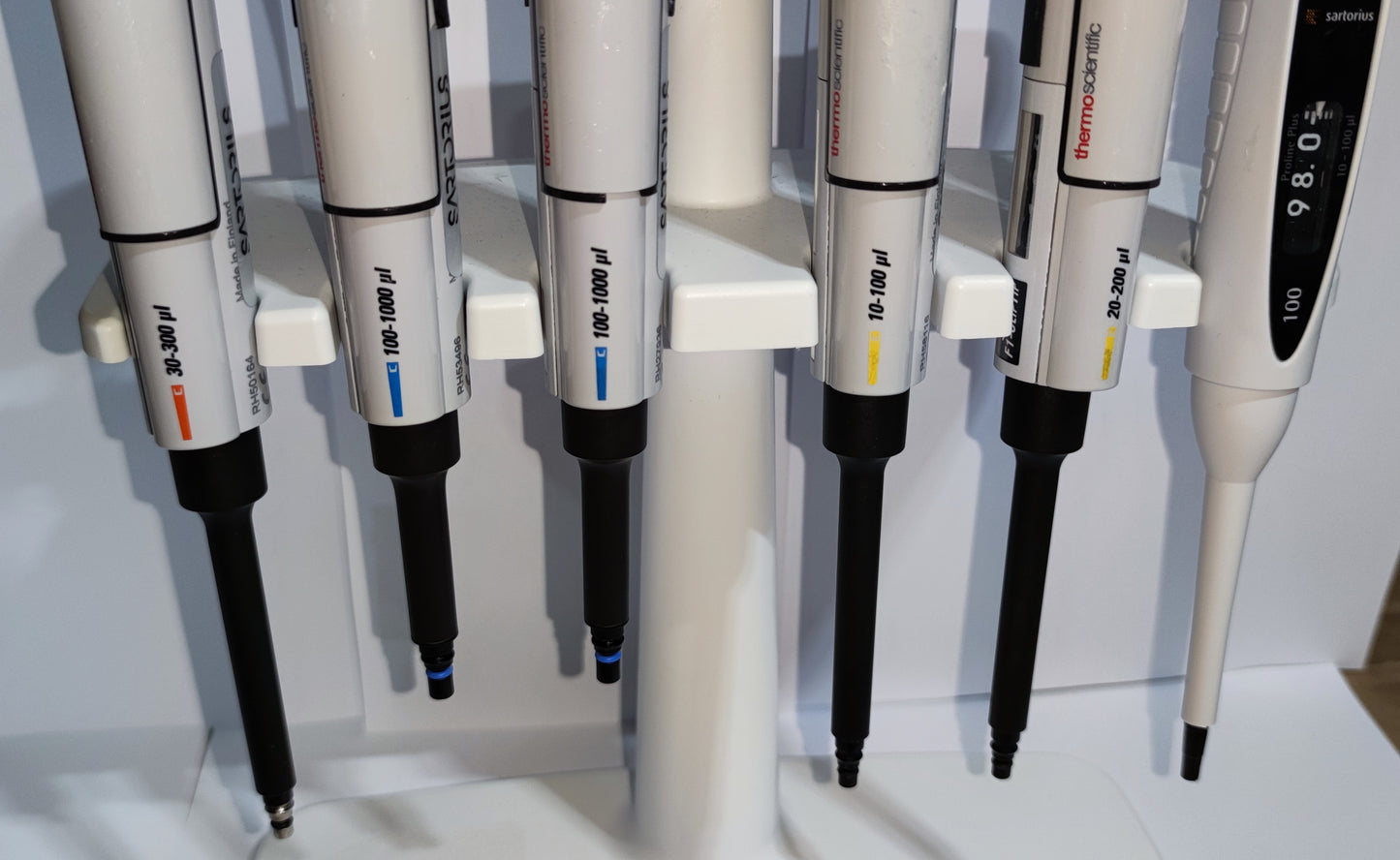 (SET 3) - 6 x Clip Tip F1 Single Pipettes, Variable Volume, with Stand