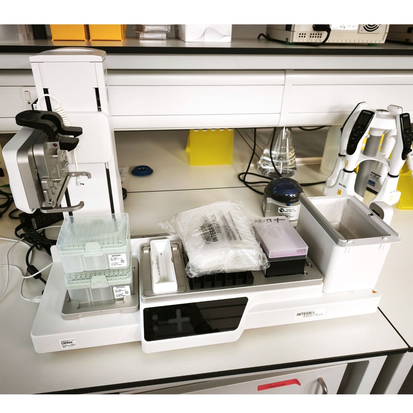 Integra ASSIST PLUS Pipetting Robot with 10x Pipettes & Accessories