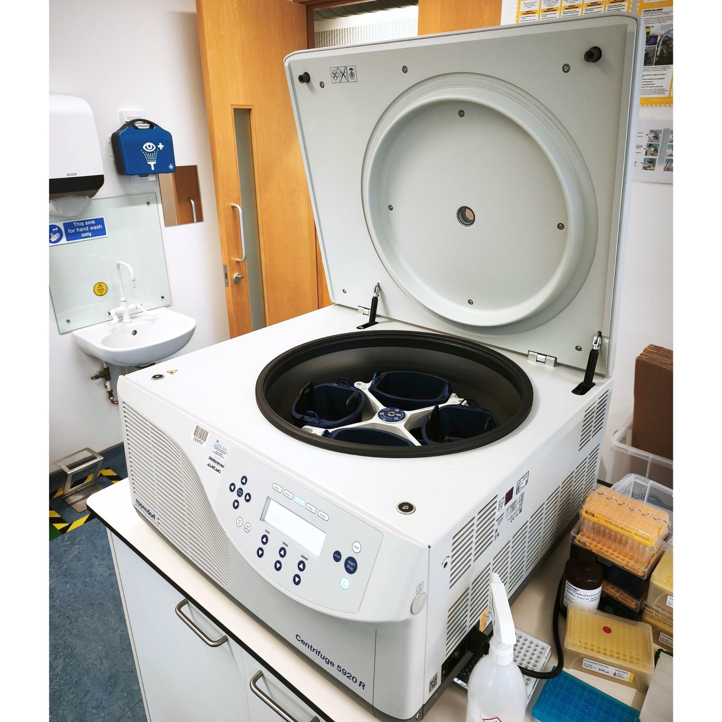 Centrifuge 5920 R - Large Centrifuge + Rotor & Adapters + Mobile table