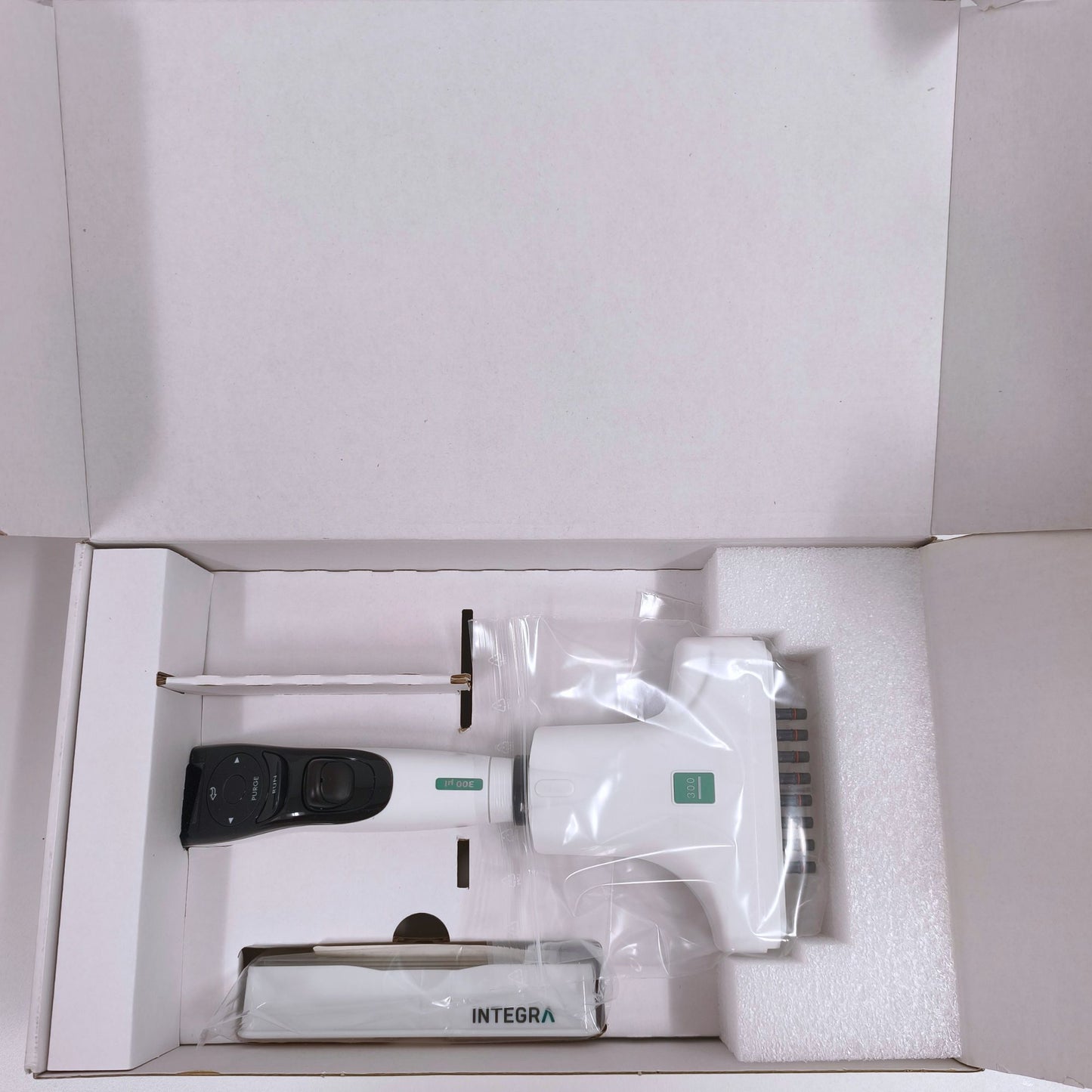 Integra 8-Channel 300μL VOYAGER Adjustable Tip Spacing Pipette (BRAND NEW)